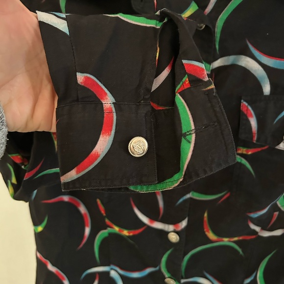 VINTAGE VERSACE JEANS SIGNATURE BUTTON UP SHIRT, LIKELY FROM THE 80s, SIZE SMALL - Picture 3 of 9